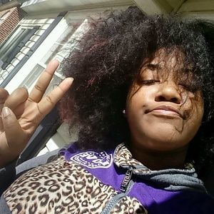 Meet your Posher, Ladria